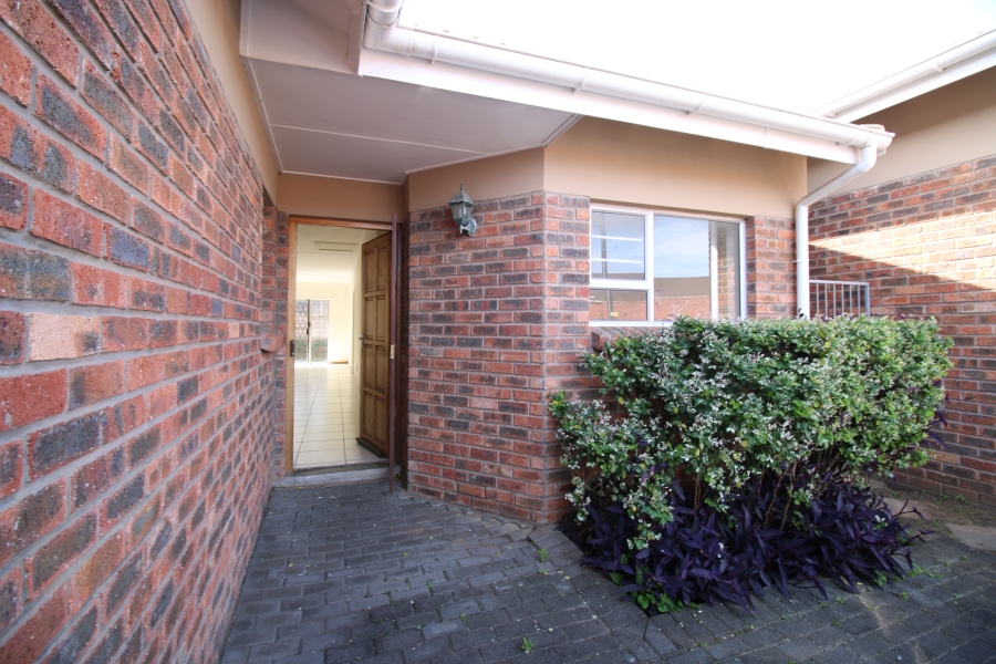 2 Bedroom Property for Sale in Cambridge Eastern Cape